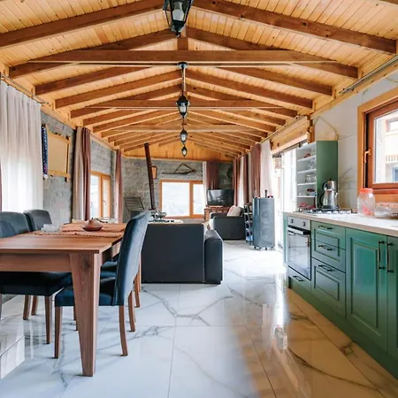 Ispela With Pool Villa Trabzon